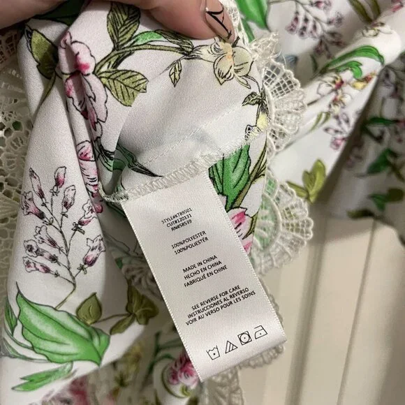 Kut from the Kloth White Floral Blouse with Lace Hem - Picture 6 of 8